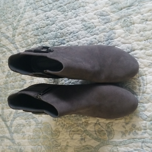 New gray suede booties by bandolino - Picture 4 of 6